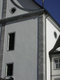 Kloster E. mit Steinen